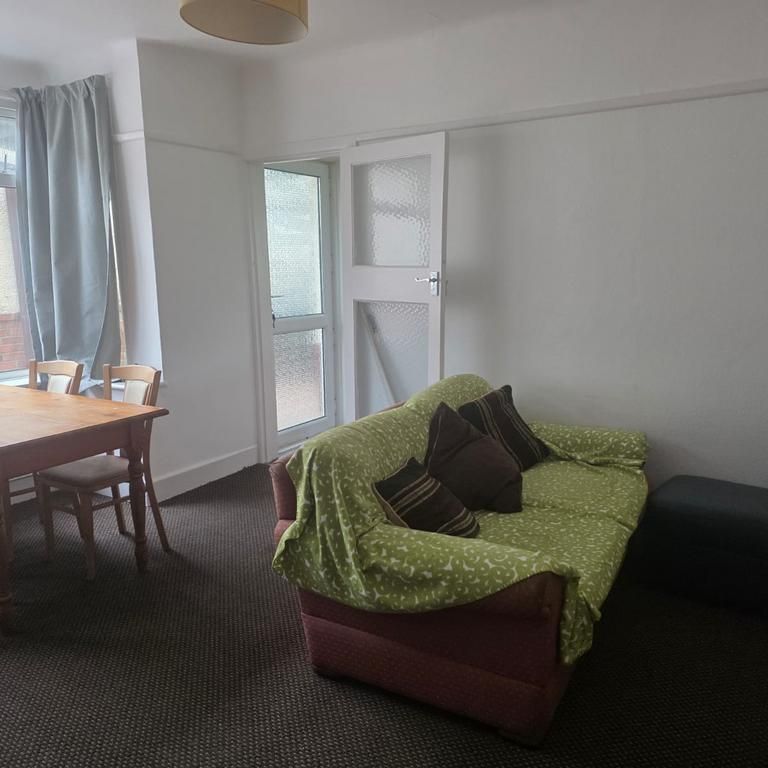 4 bedroom bungalow to rent - Photo 1