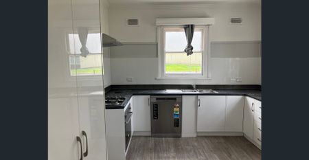 Spacious 3-Bedroom House in Carey Bay – $700 per Week - Photo 2