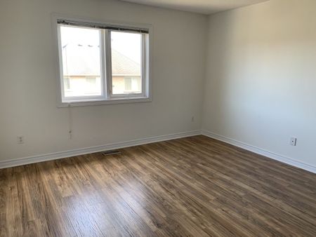 For Lease - 3083 Highbourne Crescent, Oakville, Ontario - Photo 5