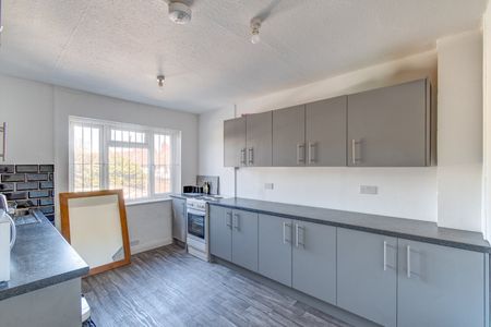 2 bed apartment to rent in Bristol Road South, Birmingham, B31 - Photo 3