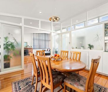 Beautiful and Spacious House in Ellerslie - Photo 1