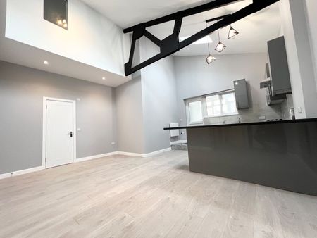 2 Bed Flat, London, E6 - Photo 2