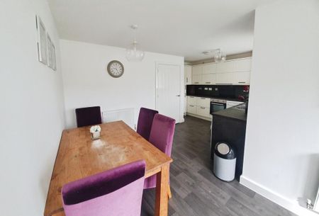 3 bedroom end of terrace house to rent - Photo 3