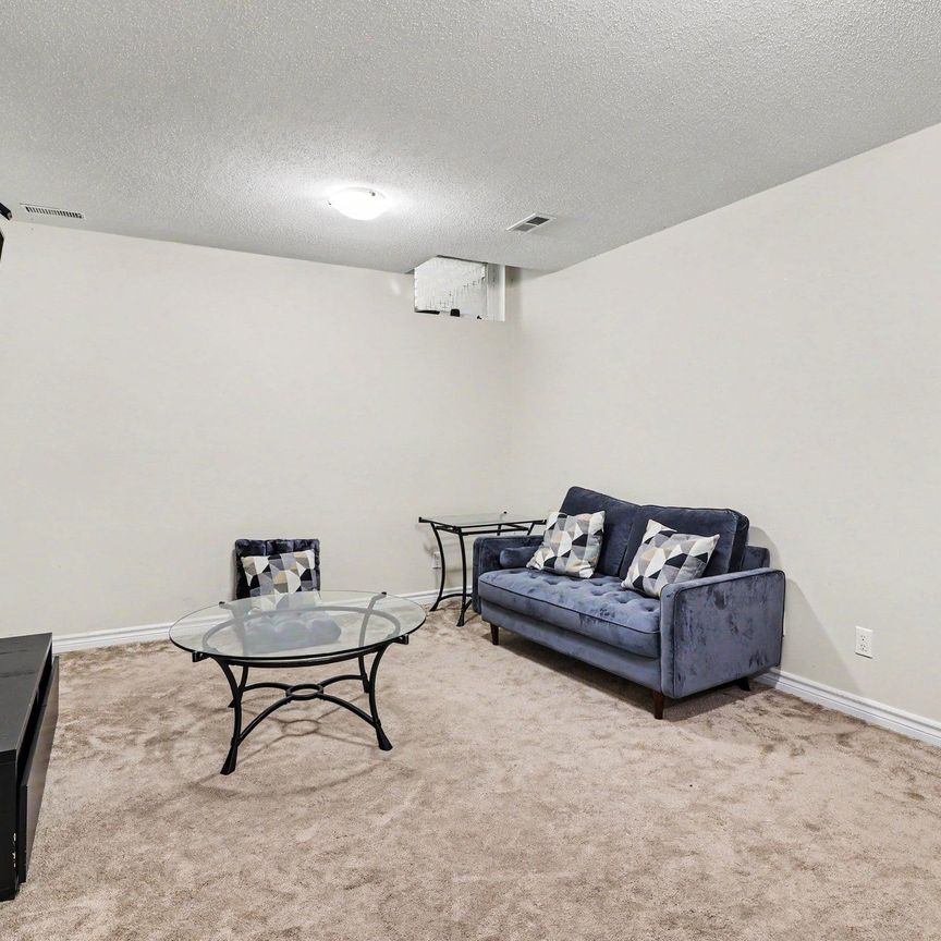 For Lease - 46 San Remo Private Unit# B, Alta Vista and Area, Ontario - Photo 1