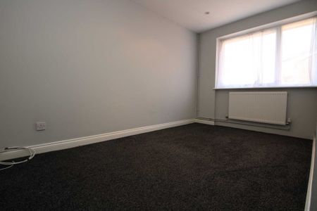 2 bed Flat for rent - Photo 4