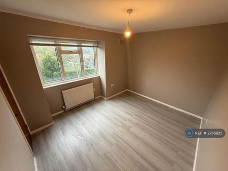 3 bedroom end of terrace house to rent - Photo 5