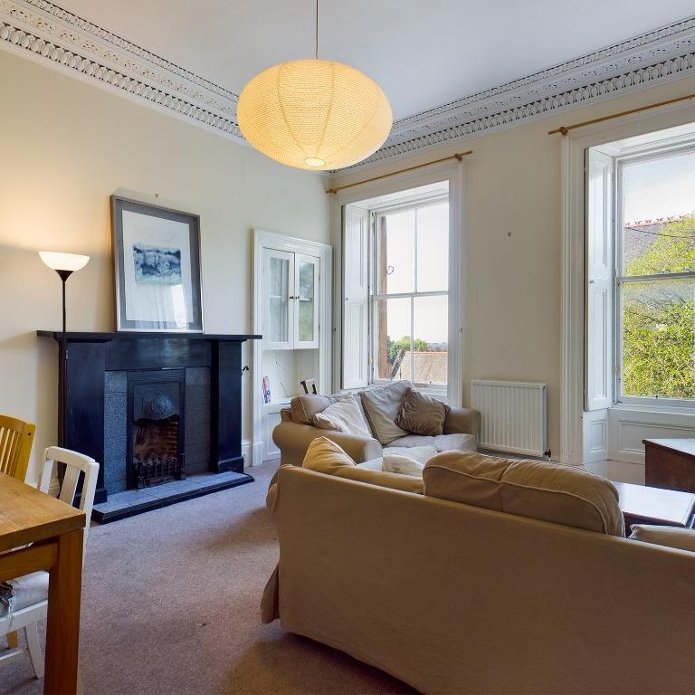 4 bedroom flat to rent - Photo 1
