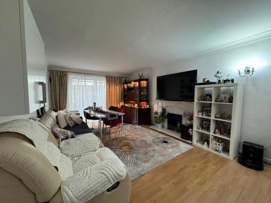 4 bed Detached House for Rent - Photo 1