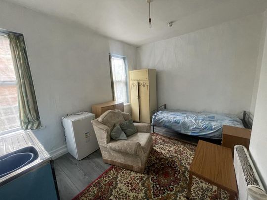 1 bedroom in a house share to rent - Photo 1