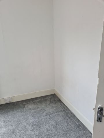 2 Bed Flat, Edinburgh Road, E17 - Photo 3