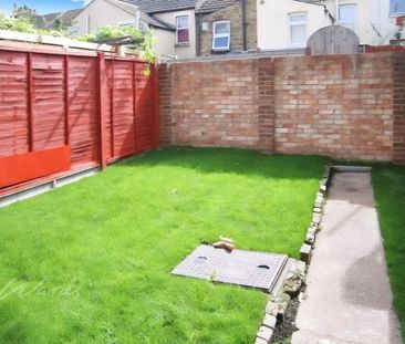 3 bedroom end of terrace house to rent - Photo 5