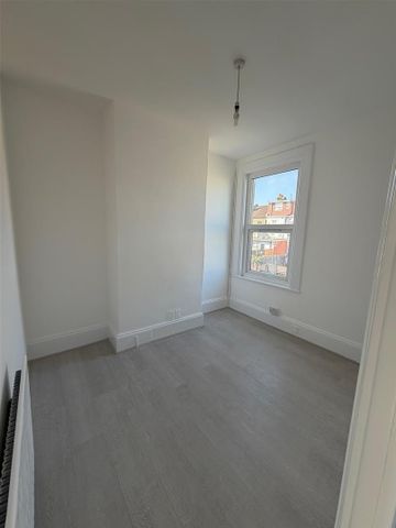 Manor Park, Ilford - Photo 3