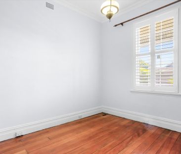 Spacious 3-Bedroom Family Home with Inground Pool - Photo 2