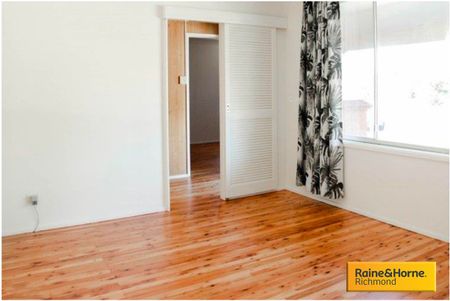 FABULOUS 4BR FAMILY HOME !! - Photo 5