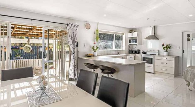 Springvale - 5 Bedrooms - Photo 1