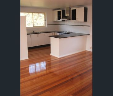 Executive Townhouse with 4 bedrooms plus study/office - Photo 3