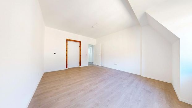 IMMOPARTNER - LICHTSPIEL UND CHARME IM DACHGESCHOSS - Foto 1