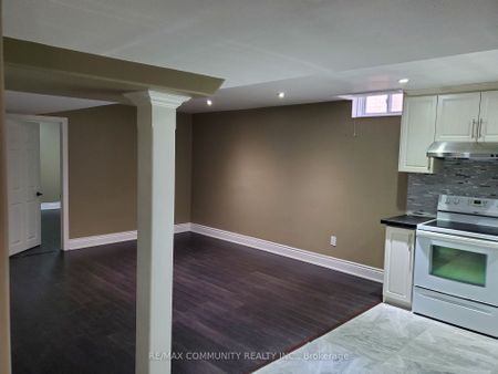 Detached Home For Lease | N8126088 - Photo 4