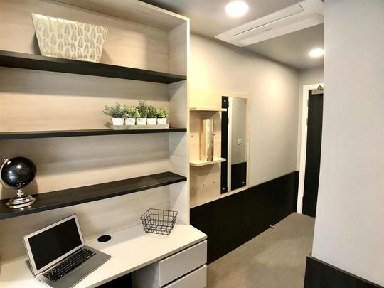 1 bedroom in a flat share to rent - Photo 1
