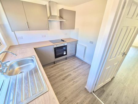 3 bedroom semi-detached house to rent - Photo 3