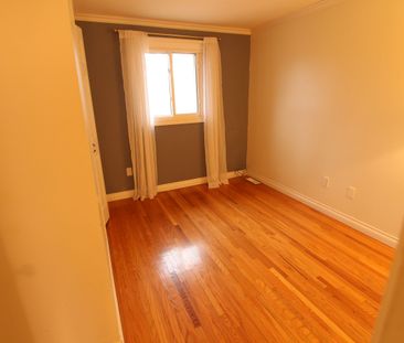 For Lease - 8 Meadowland Avenue, Barrie, Ontario - Photo 4