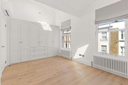A bright, recently renovated 3 bedroom apartment available to rent in Notting Hill, W11. - Photo 4