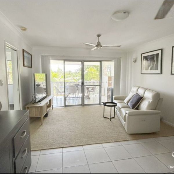 2 BEDROOM FURNISHED UNIT IN TROPICAL RESORT STYLE APARTMENTS - Photo 1