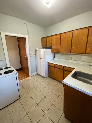 Bachelor Apartment - Photo 3