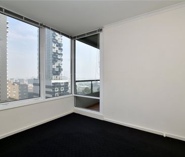 111/79 Whiteman Street - Photo 2