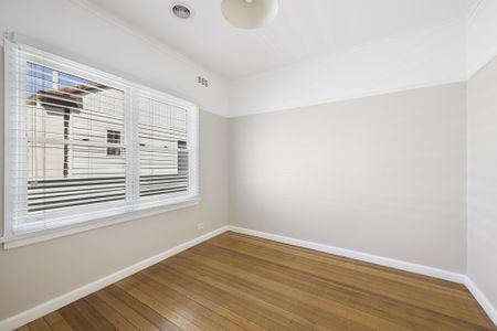 Neat as a Pin Residential House in Sebastopol - Photo 5