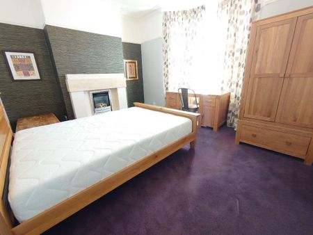 Hall Lane, Liverpool. - Photo 5