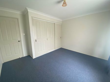 2 Bedroom duplex with garage! - Photo 5