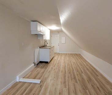67 Seventh St, Welland - 2 Bedroom Upper Unit - Photo 4