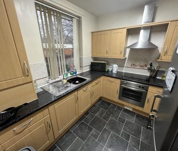 3 bedroom flat to rent - Photo 4