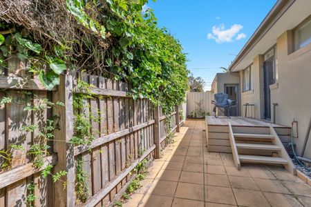 2/24 Holyrood Street, Hampton VIC 3188 - Apartment For Rent | Domain - Photo 4