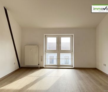 Schicke 2-Raum-Dachgeschoss-Wohnung im Altbau! Aufzug vorhanden & S... - Foto 2