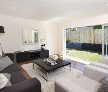 Modern, Private 4 Bedroom Home in Onehunga - Photo 1