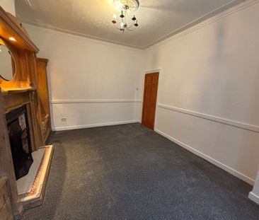 3 Bed Terraced House, Oak Road, M7 - Photo 2