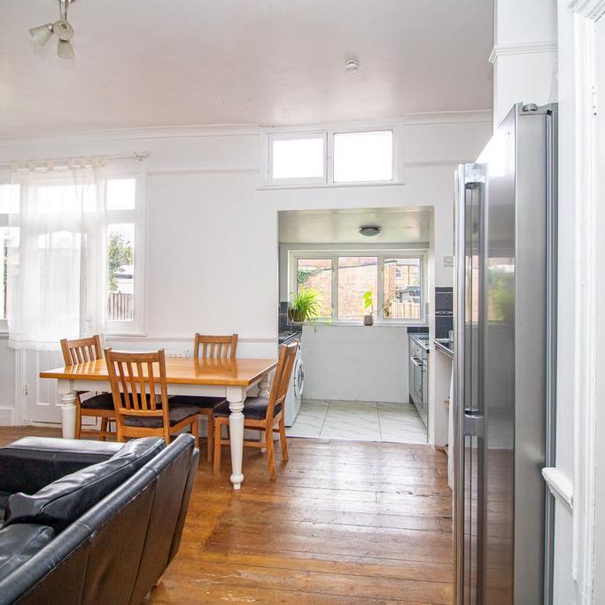 4 bedroom terraced house to rent - Photo 1