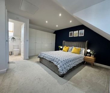 4 bedroom semi-detached house to rent - Photo 4