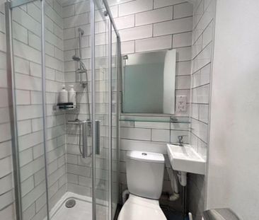 4 bedroom semi-detached house to rent - Photo 1