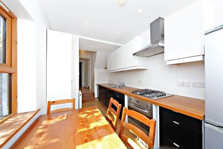Bridge Lane, Battersea, London, SW11 ground floor flat to rent - Photo 3