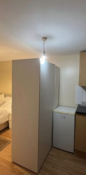 Studio Flat, Rokeby Street, E15 - Photo 1