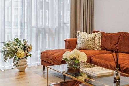 Knight Frank are delighted to offer this three bedroom furnished apartment on Baker Street. - Photo 5