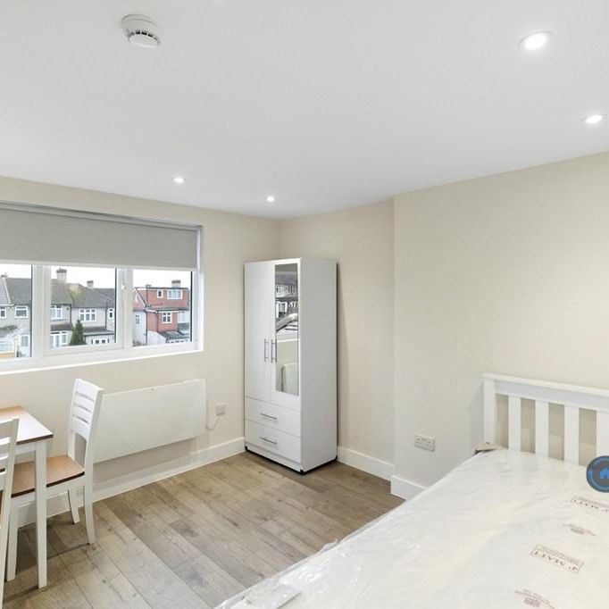 Studio to rent - Photo 1