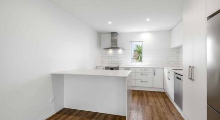 3-Bedroom Townhouse with Garage - Photo 2