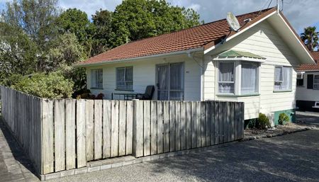 Cozy Cottage in Onerahi - Photo 3