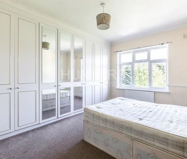 4 bedroom House To Let - Photo 5