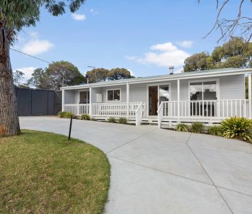 An idyllic coastal location, immaculately presented - Photo 3