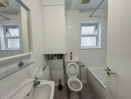 2 bedroom semi-detached house to rent - Photo 5